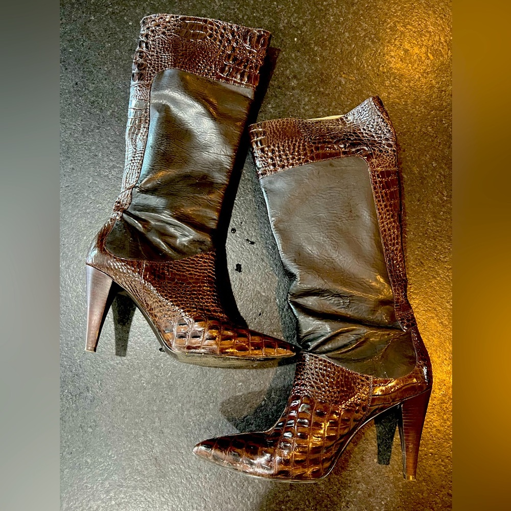 Beautiful knee high Gianni Bini leather spiked heel boots. Size 91/2